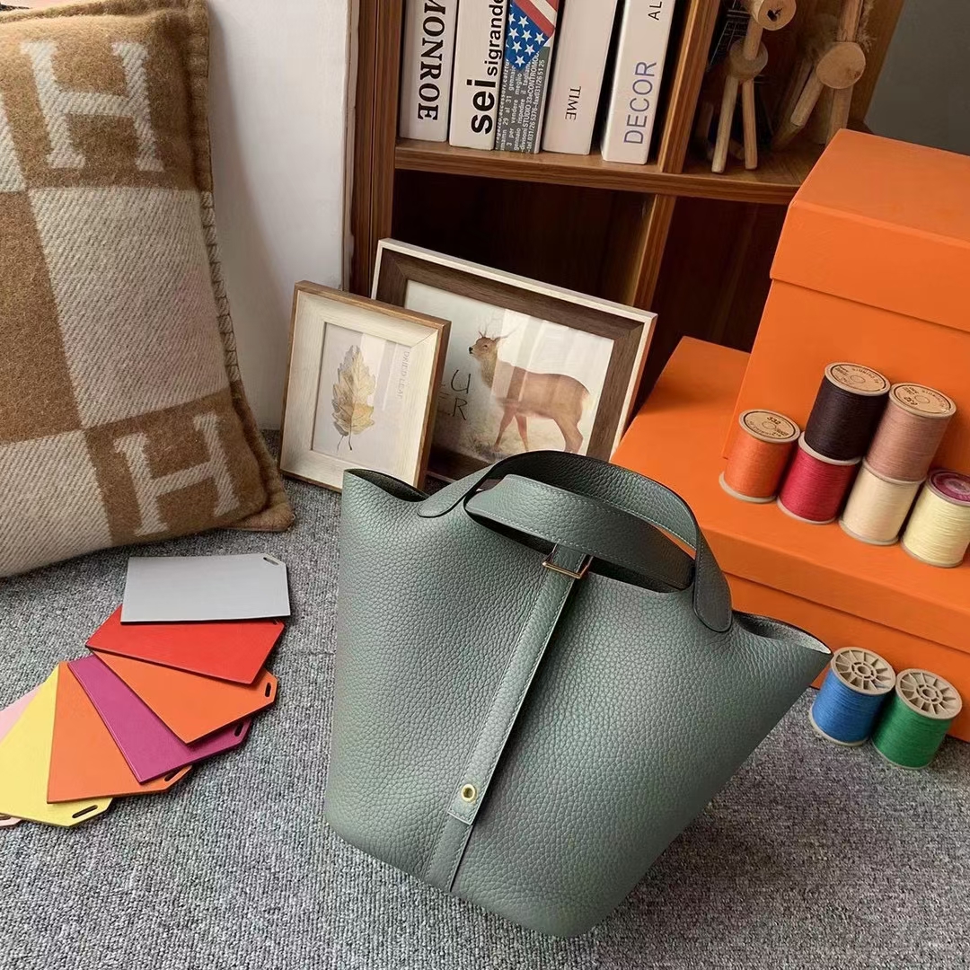 Hermès（爱马仕）Picotin Lock 菜篮子 杏绿色 原厂御用顶级TC皮 18cm 金扣 现货