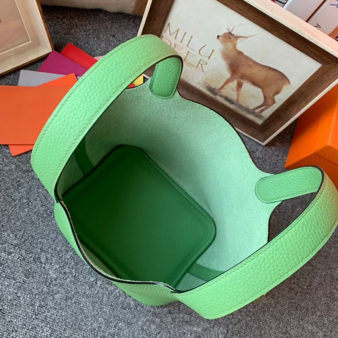 Hermès（爱马仕）Picotin Lock 菜篮子 牛油果绿 原厂御用顶级TC皮 18cm 金扣 现货
