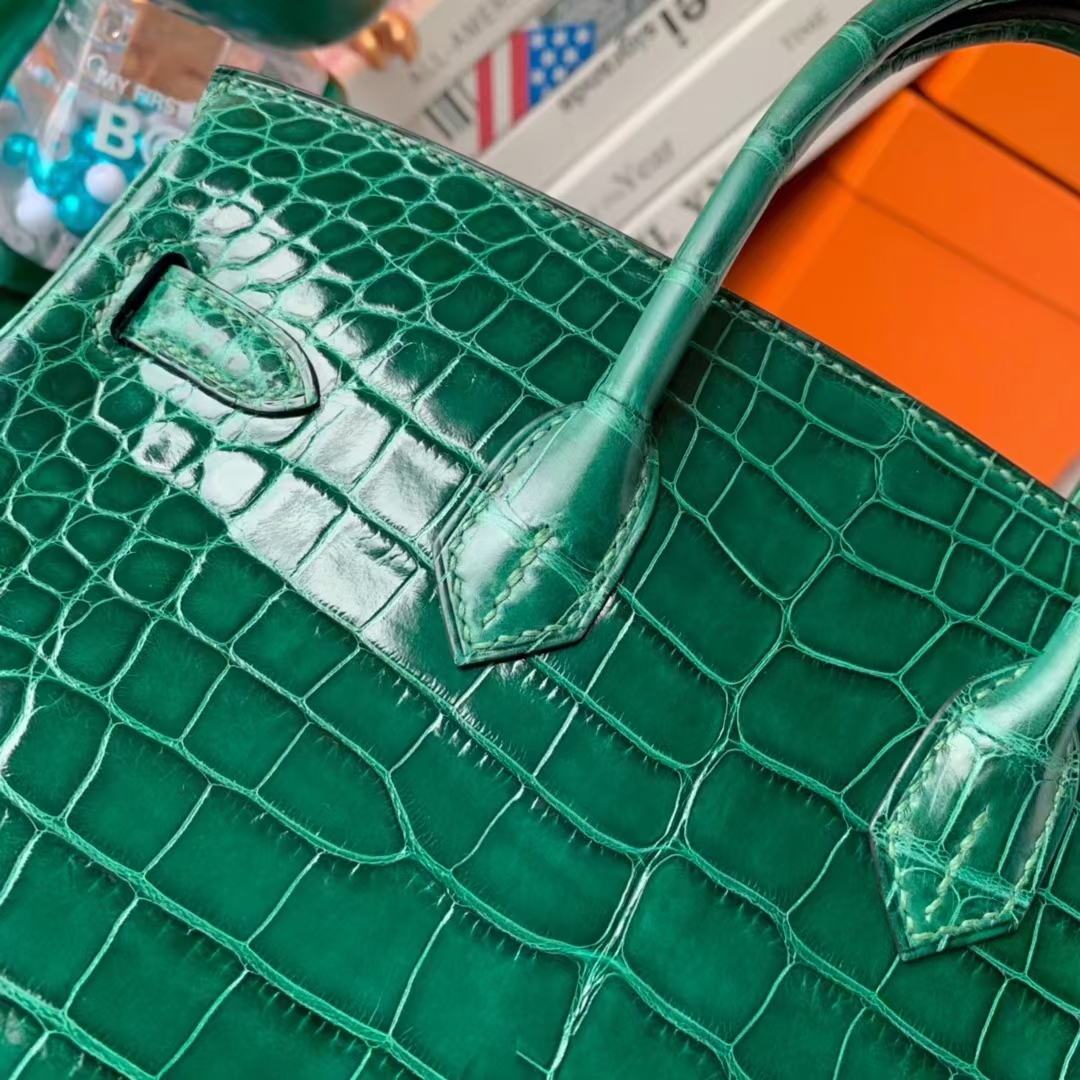 Hermès（爱马仕）Birkin 铂金包 翡翠绿 原厂御用顶级亮面鳄鱼皮 金扣 25cm 现货