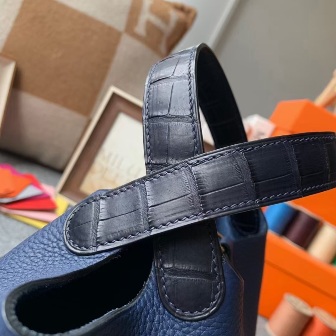Hermès（爱马仕）Picotin Lock 菜篮子 宝石蓝 鳄鱼手腕 原厂御用顶级TC皮 18cm 金扣