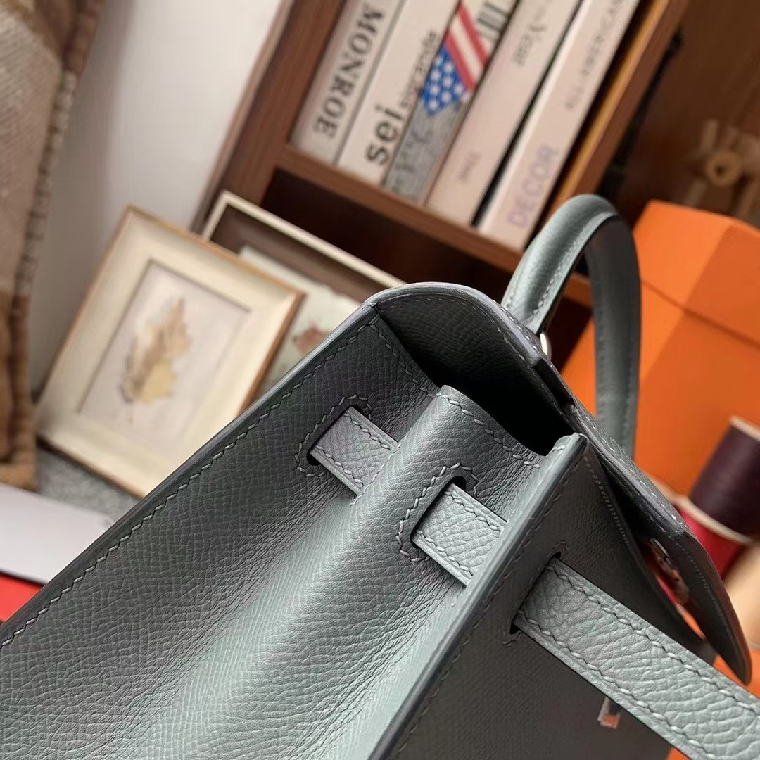 Hermès（爱马仕）Kelly 凯莉包 杏绿色 原厂御用顶级Epsom皮 25 外缝 银扣 现货