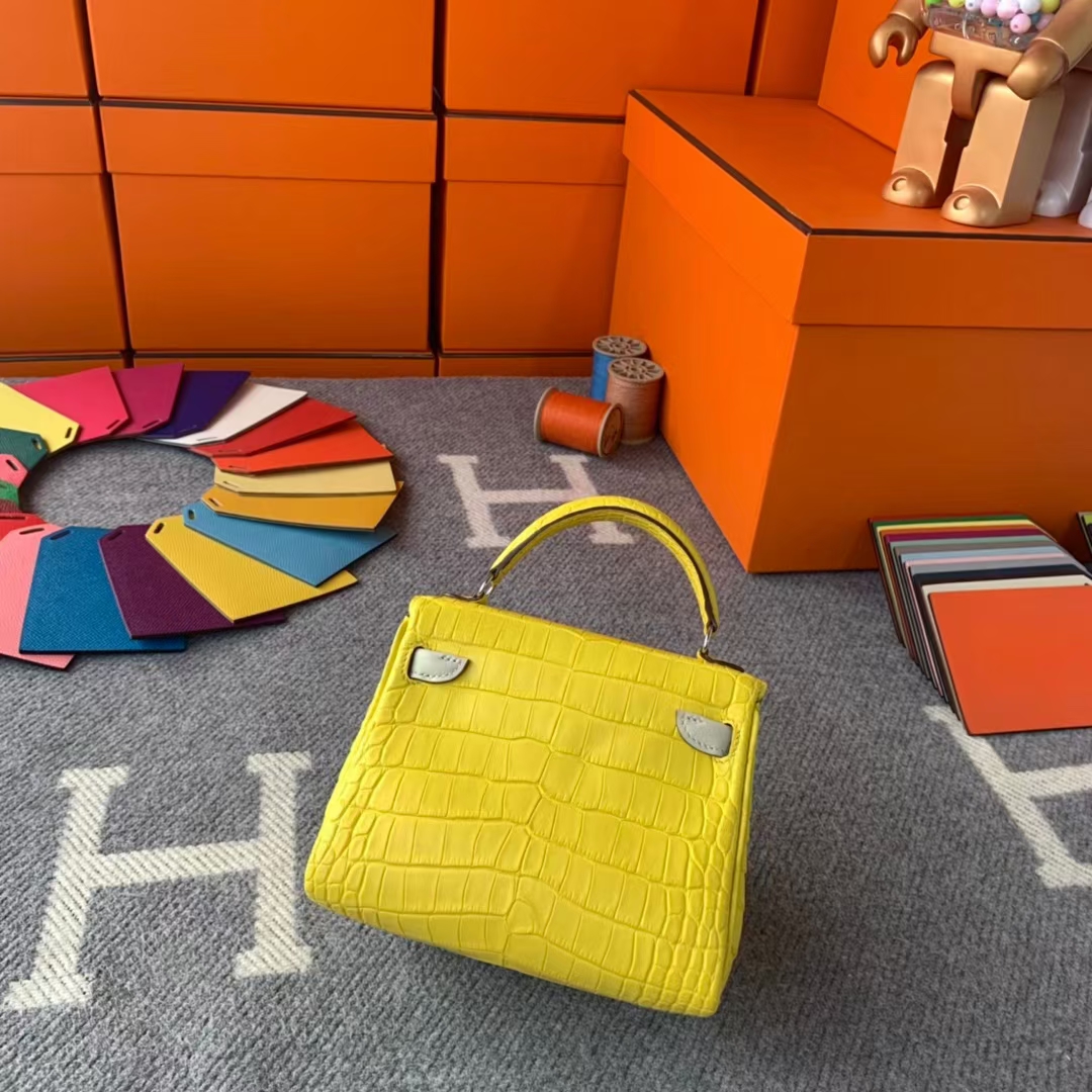 Hermès（爱马仕）Kelly doll 柠檬黄拼奶昔白 原厂御用顶级鳄鱼皮拼swift 皮 银扣