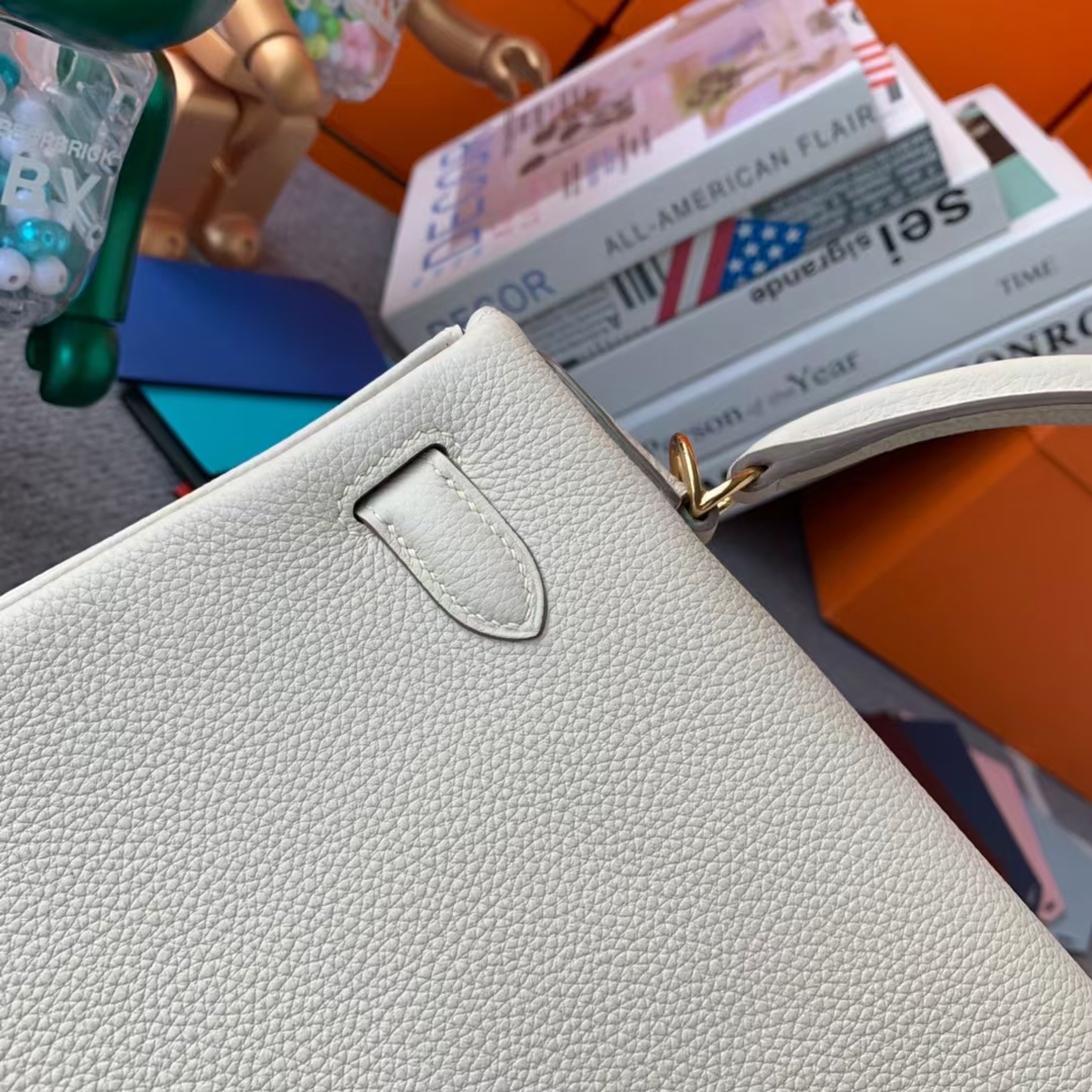 Hermès（爱马仕）Kelly 凯莉包 奶昔白 原厂御用顶级小牛皮 金扣 28cm 现货