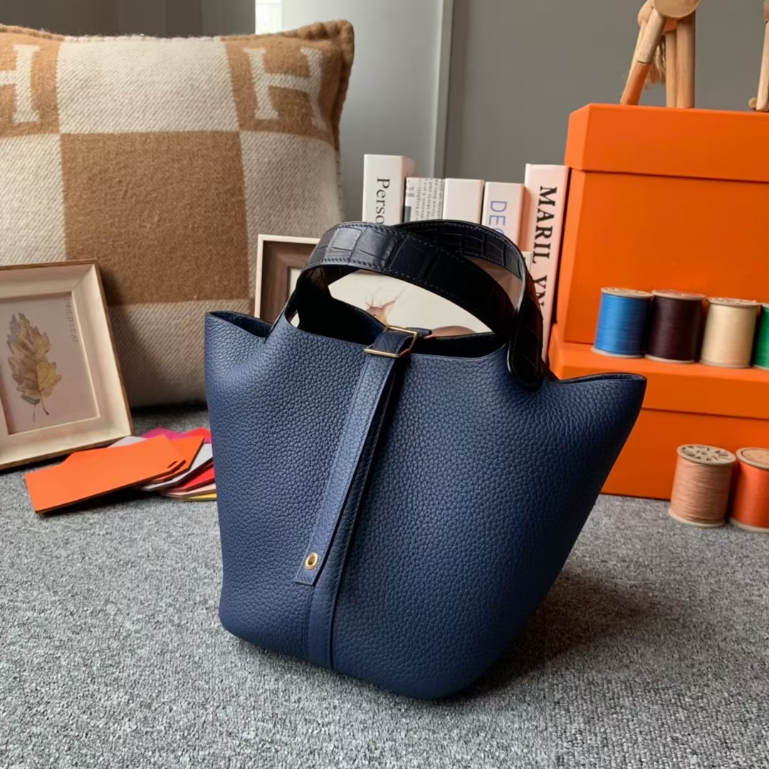 Hermès（爱马仕）Picotin Lock 菜篮子 宝石蓝 鳄鱼手腕 原厂御用顶级TC皮 18cm 金扣