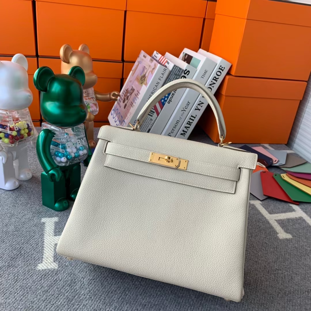 Hermès（爱马仕）Kelly 凯莉包 奶昔白 原厂御用顶级小牛皮 金扣 28cm 现货