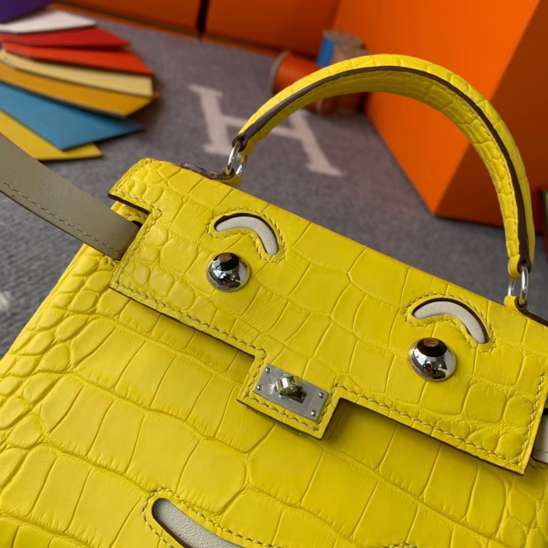 Hermès（爱马仕）Kelly doll 柠檬黄拼奶昔白 原厂御用顶级鳄鱼皮拼swift 皮 银扣