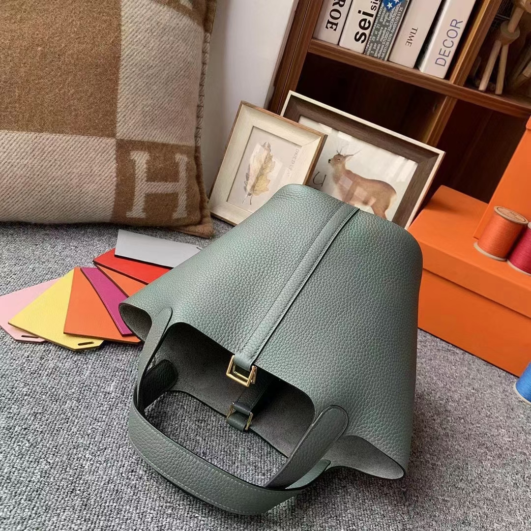 Hermès（爱马仕）Picotin Lock 菜篮子 杏绿色 原厂御用顶级TC皮 18cm 金扣 现货