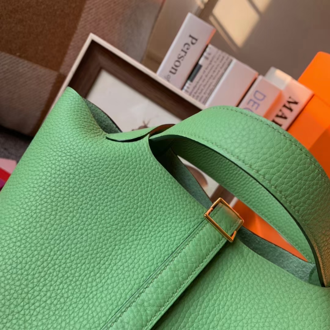 Hermès（爱马仕）Picotin Lock 菜篮子 牛油果绿 原厂御用顶级TC皮 18cm 金扣 现货
