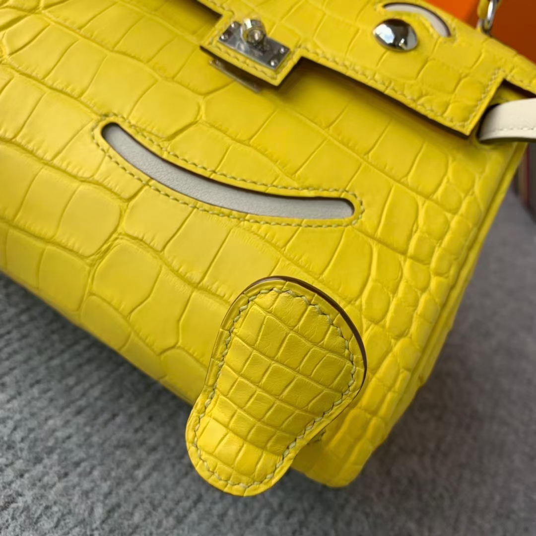 Hermès（爱马仕）Kelly doll 柠檬黄拼奶昔白 原厂御用顶级鳄鱼皮拼swift 皮 银扣