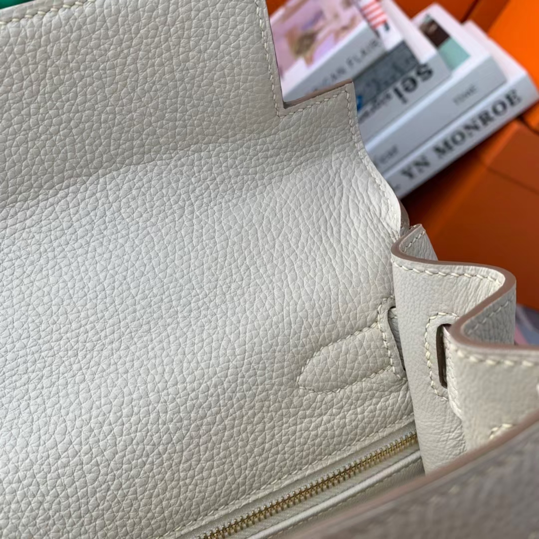 Hermès（爱马仕）Kelly 凯莉包 奶昔白 原厂御用顶级小牛皮 金扣 28cm 现货