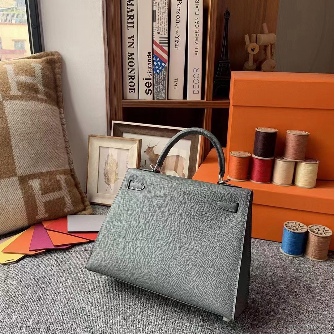 Hermès（爱马仕）Kelly 凯莉包 杏绿色 原厂御用顶级Epsom皮 25 外缝 银扣 现货