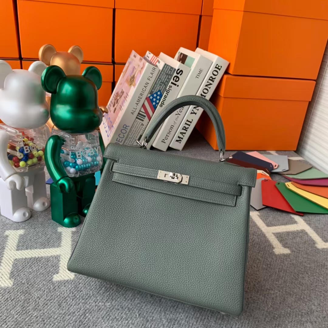 Hermès（爱马仕）Kelly 凯莉包 杏绿色 原厂御用顶级小牛皮 银扣 25cm