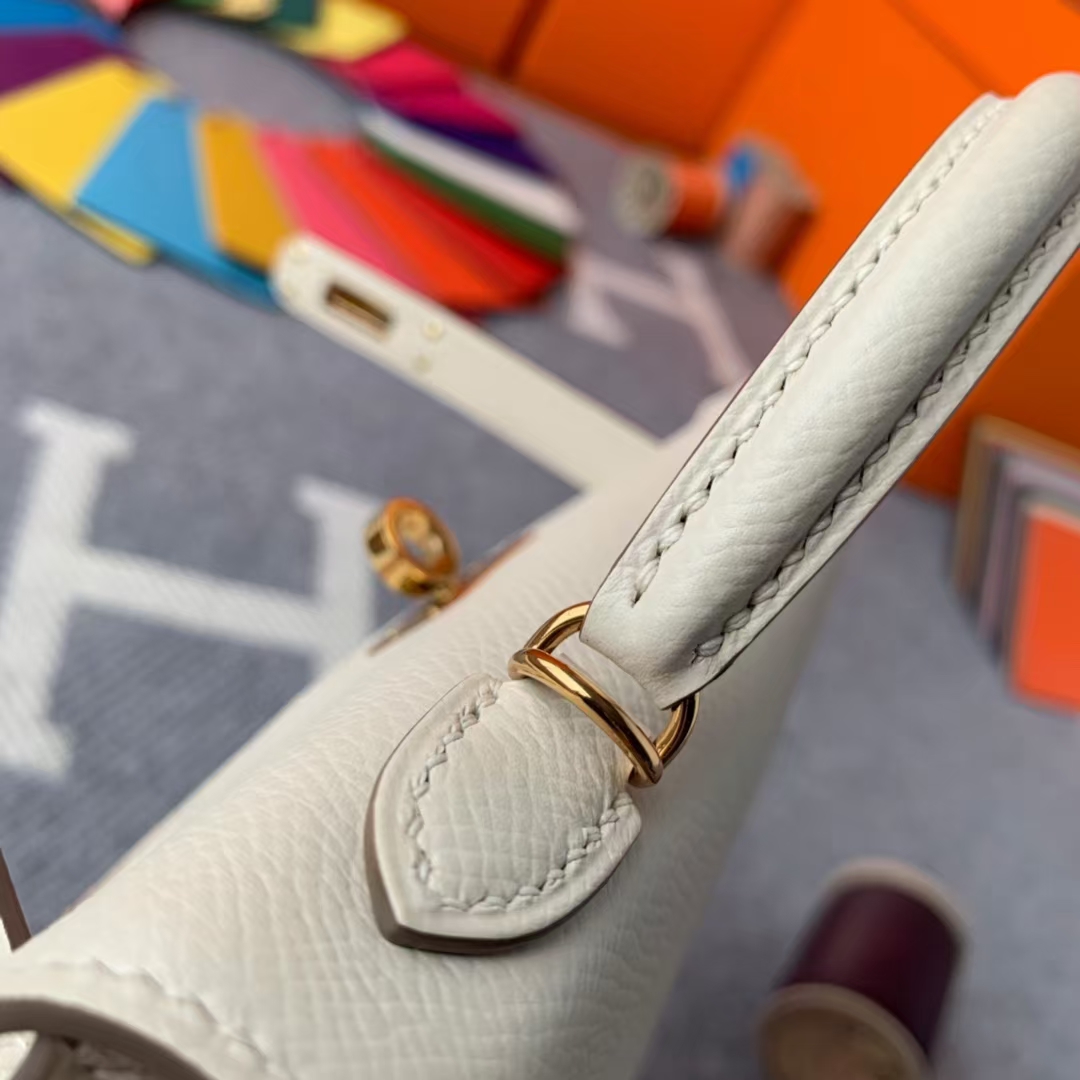 Hermès（爱马仕）Mini Kelly 迷你凯莉 奶昔白 原厂御用顶级Epsom 皮 二代 金扣 现货