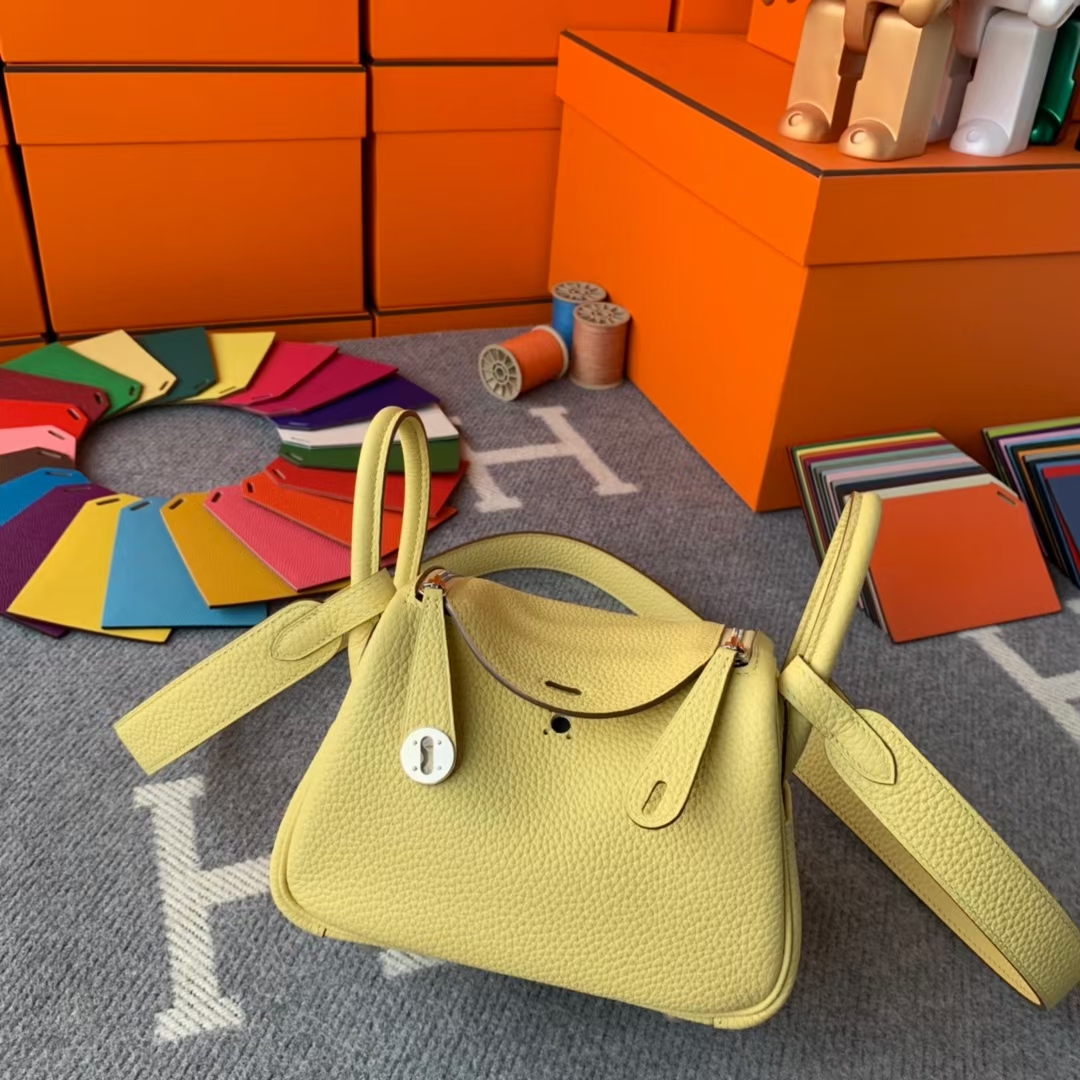 Hermès（爱马仕）Mini Lindy 迷你琳迪 小鸡黄内拼奶昔白 原厂御用顶级Tc皮 银扣