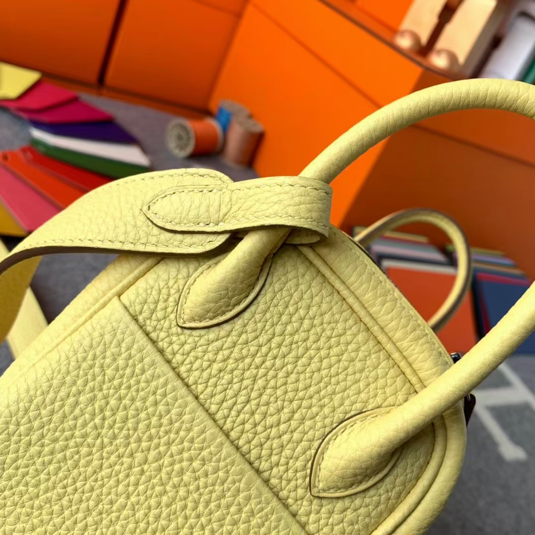 Hermès（爱马仕）Mini Lindy 迷你琳迪 小鸡黄内拼奶昔白 原厂御用顶级Tc皮 银扣