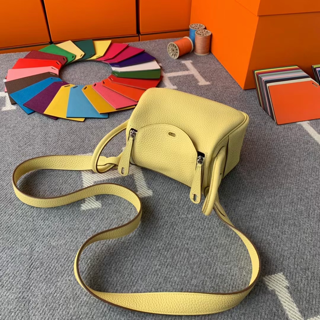 Hermès（爱马仕）Mini Lindy 迷你琳迪 小鸡黄内拼奶昔白 原厂御用顶级Tc皮 银扣