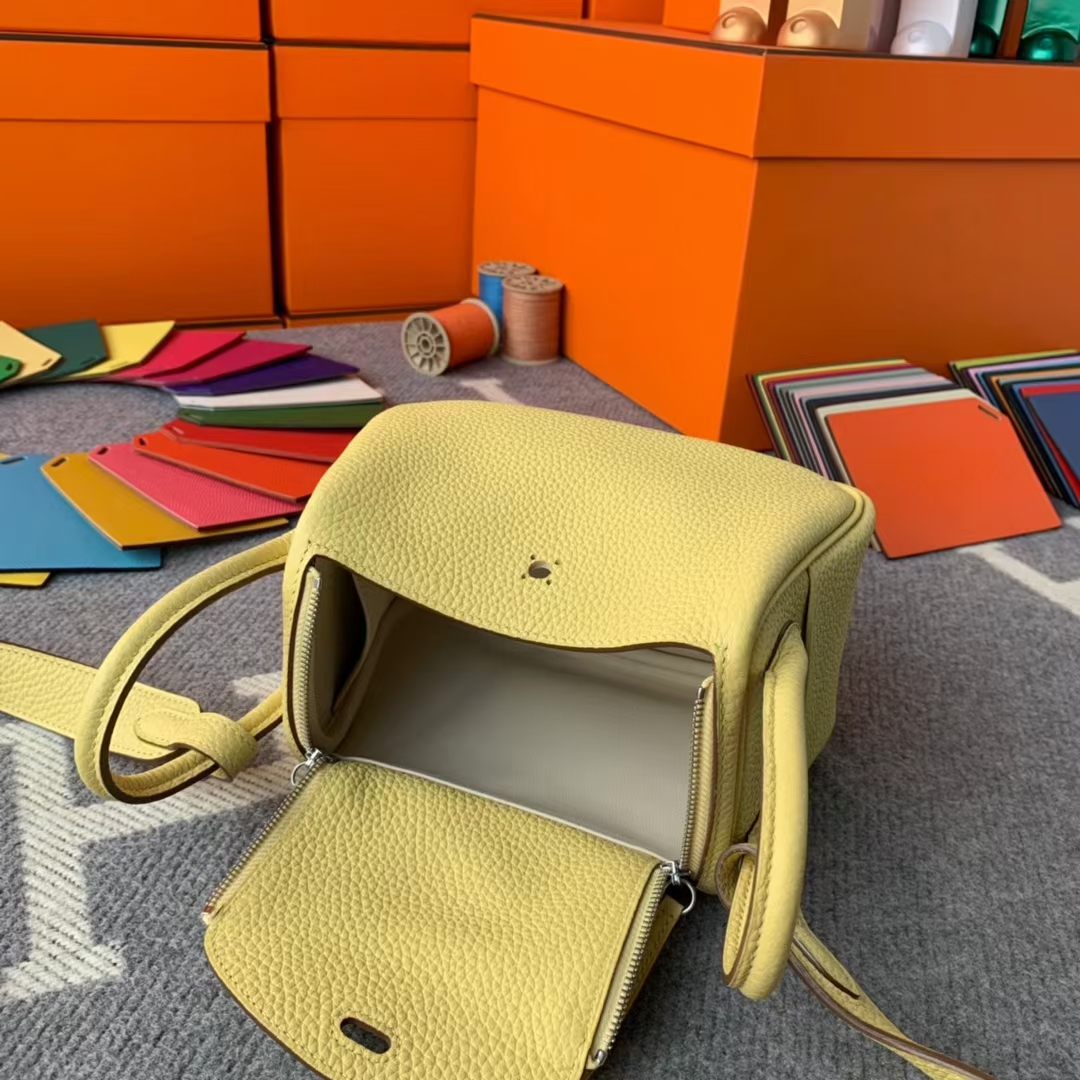 Hermès（爱马仕）Mini Lindy 迷你琳迪 小鸡黄内拼奶昔白 原厂御用顶级Tc皮 银扣