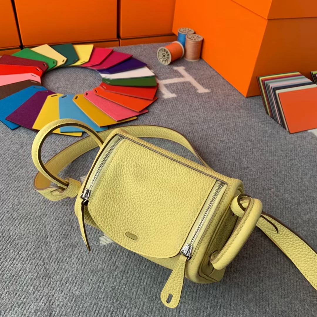 Hermès（爱马仕）Mini Lindy 迷你琳迪 小鸡黄内拼奶昔白 原厂御用顶级Tc皮 银扣