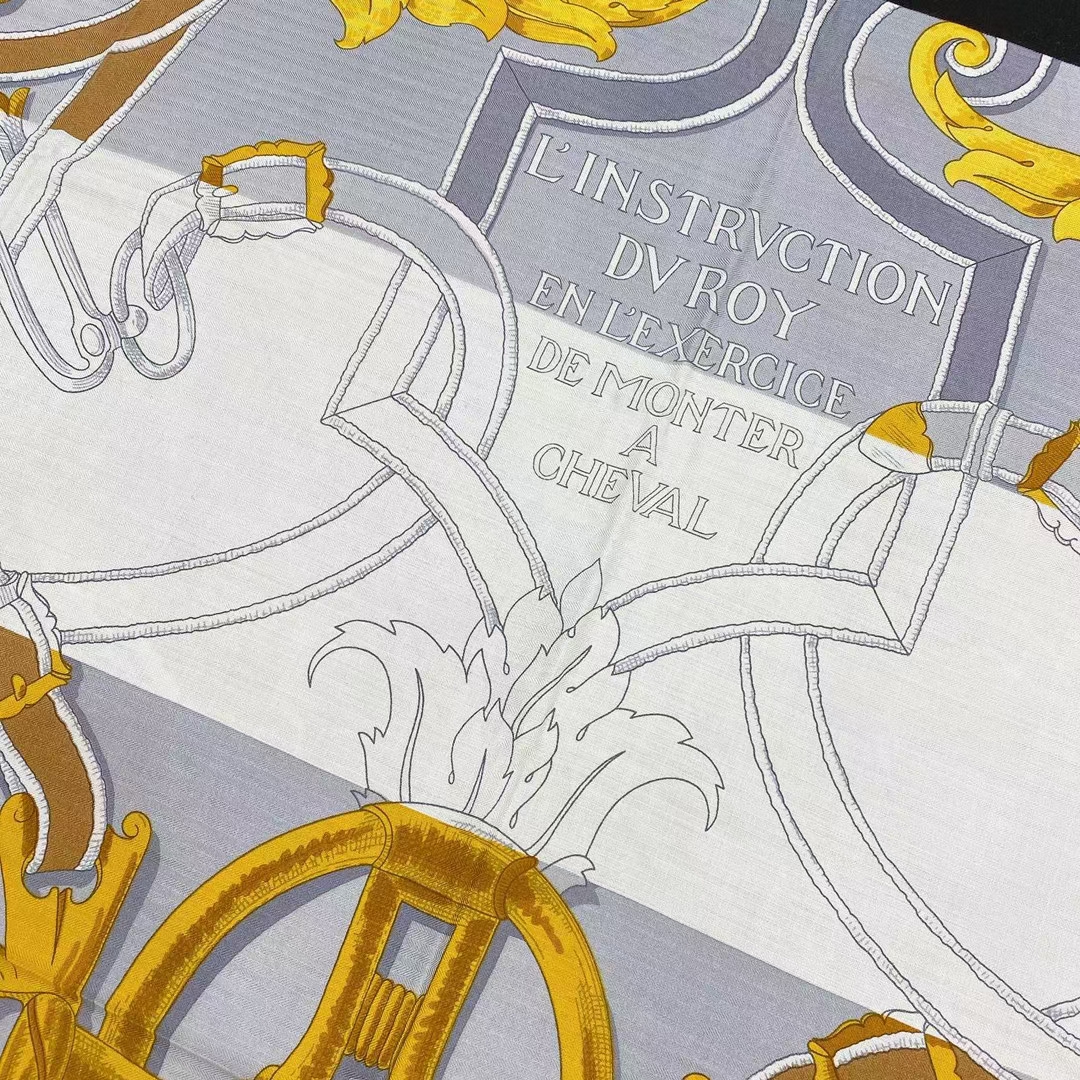 Hermès（爱马仕）秋季款 丝巾《国家马术指导条纹版丝绒披肩》黑灰色
