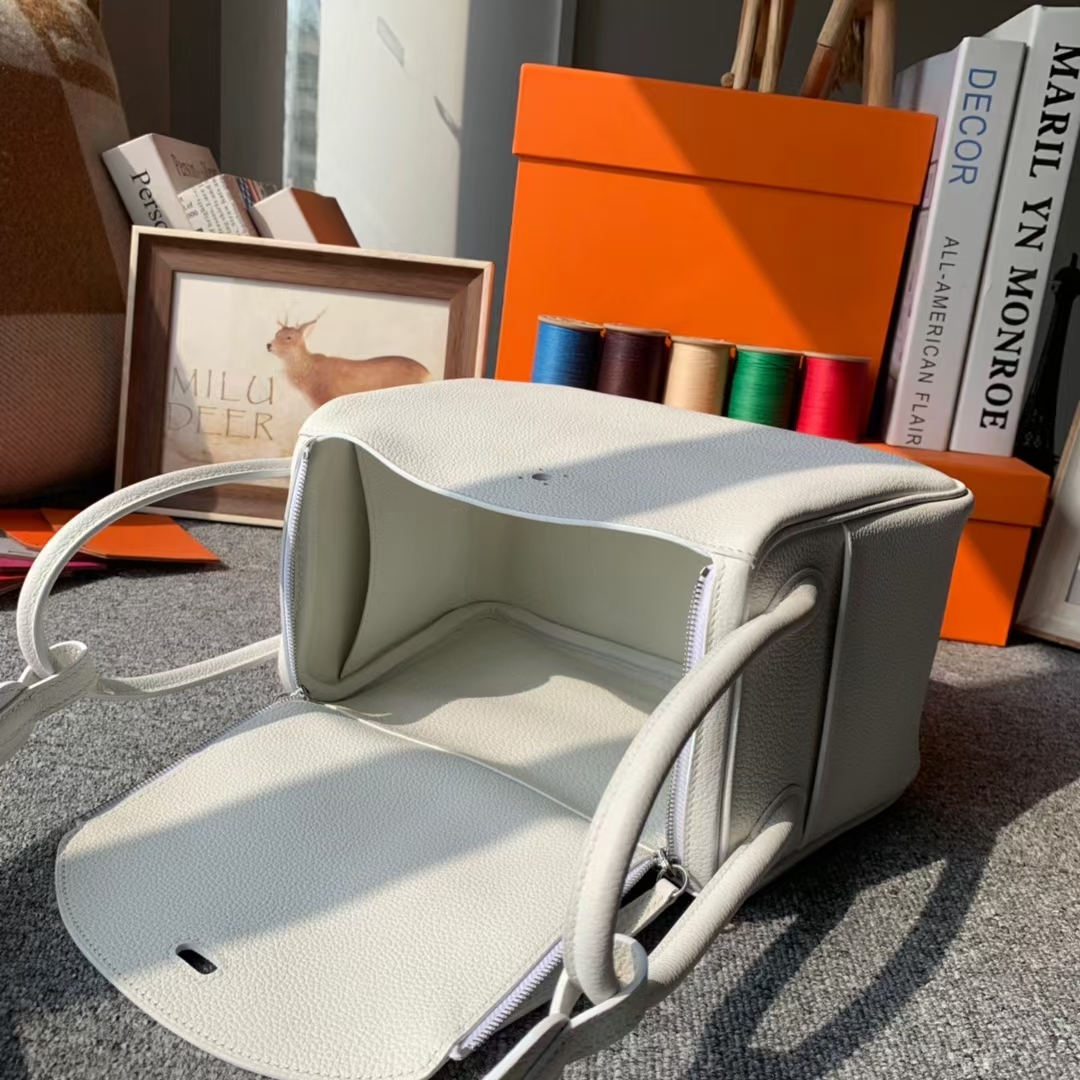 Hermès（爱马仕）Lindy 琳迪包 纯白色 原厂御用顶级小牛皮 银扣 26cm