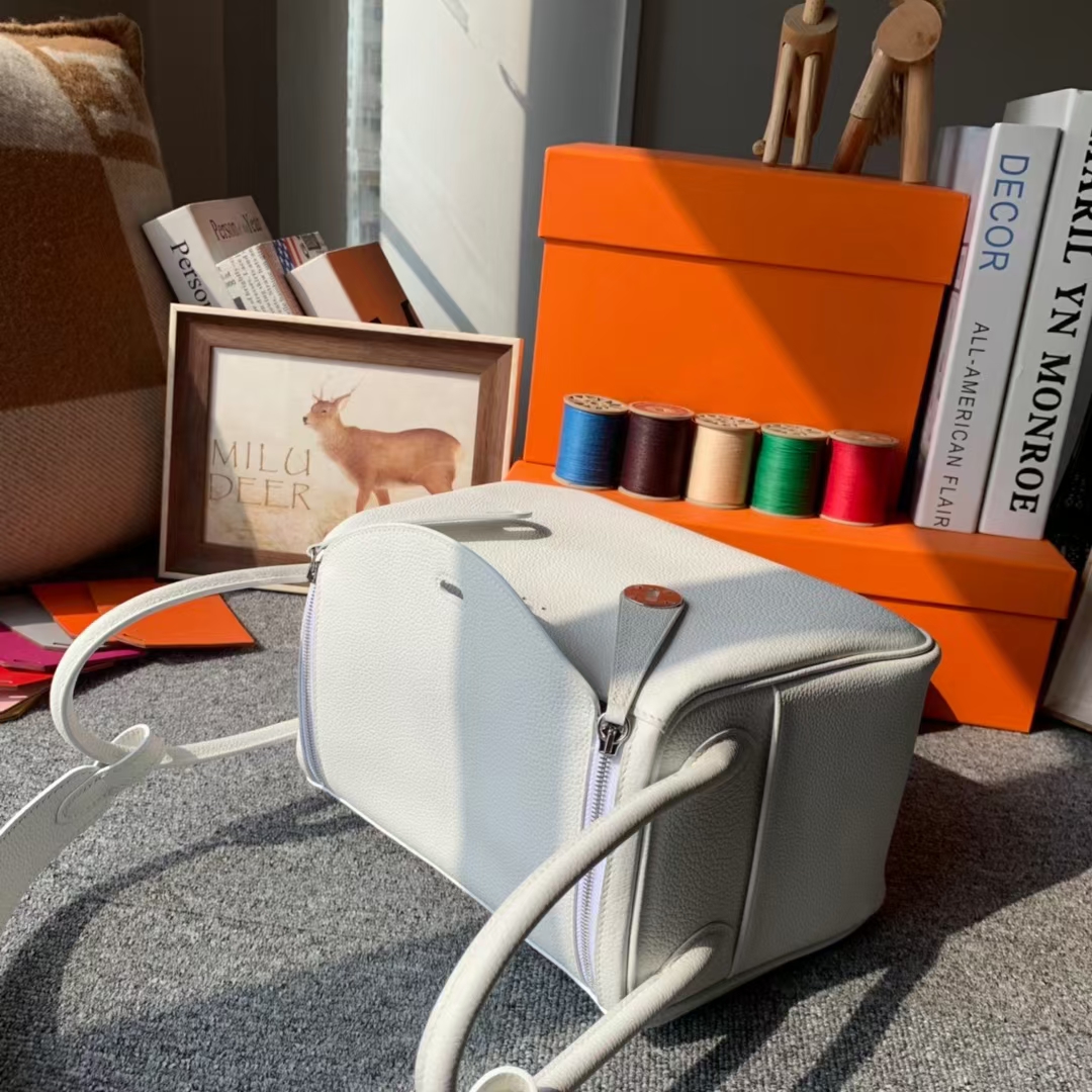 Hermès（爱马仕）Lindy 琳迪包 纯白色 原厂御用顶级小牛皮 银扣 26cm