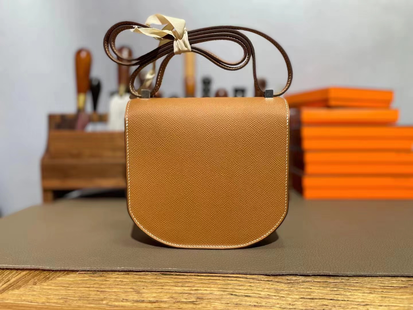 Hermès（爱马仕）马赛克 金棕色 Epsom 掌纹皮 银扣 17cm
