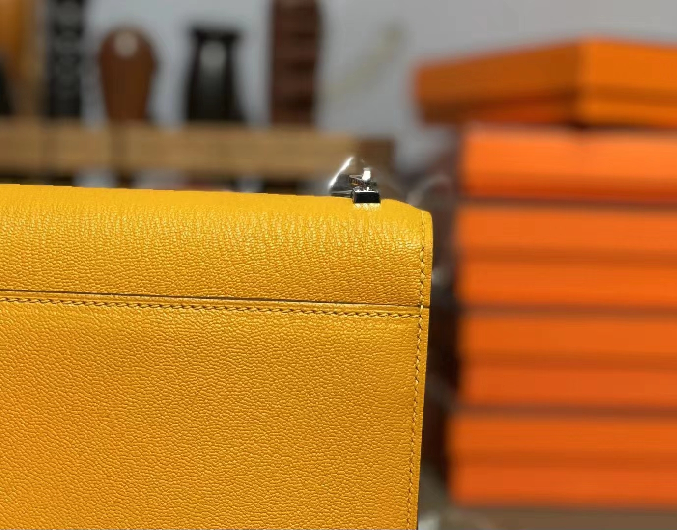 Hermès（爱马仕）Verrou 手枪包 芥末黄 山羊皮 银扣