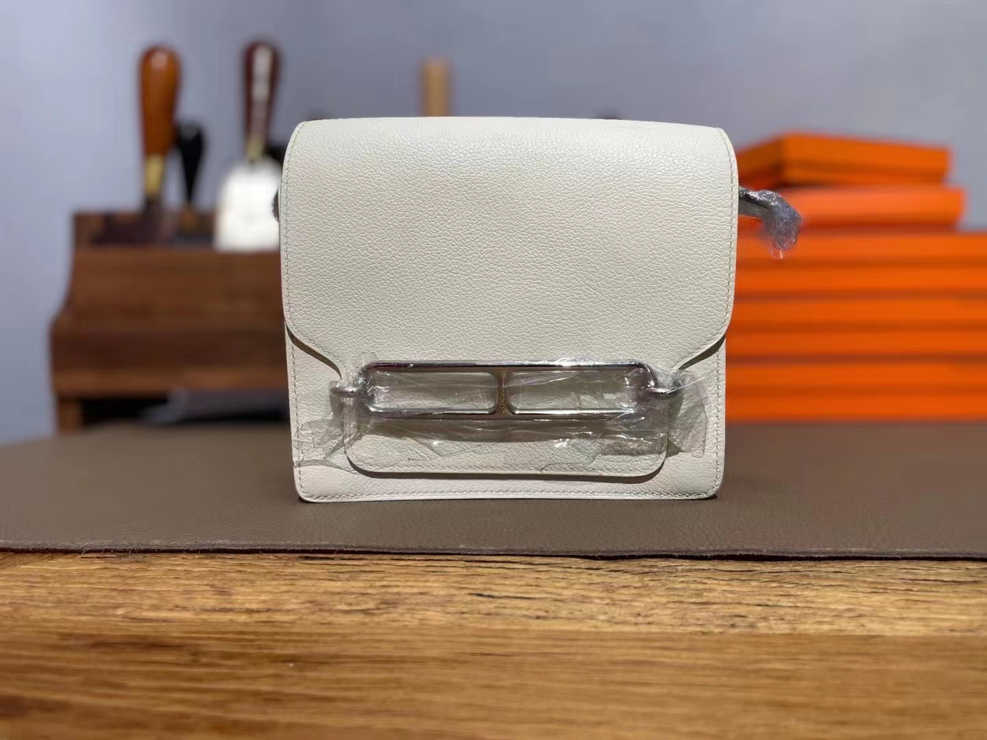 Hermès（爱马仕）Roulis 猪鼻子 冰川白 EC皮 银扣 19cm