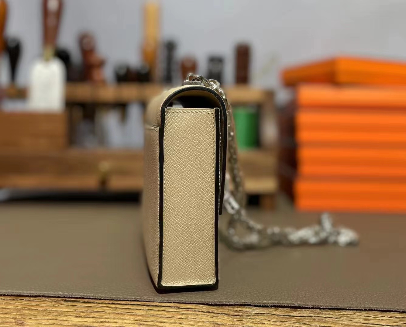 Hermès（爱马仕）Verrou 手枪包 风衣灰 Epsom皮 银扣
