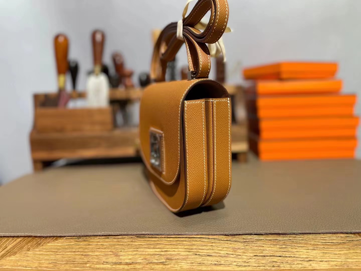 Hermès（爱马仕）马赛克 金棕色 Epsom 掌纹皮 银扣 17cm