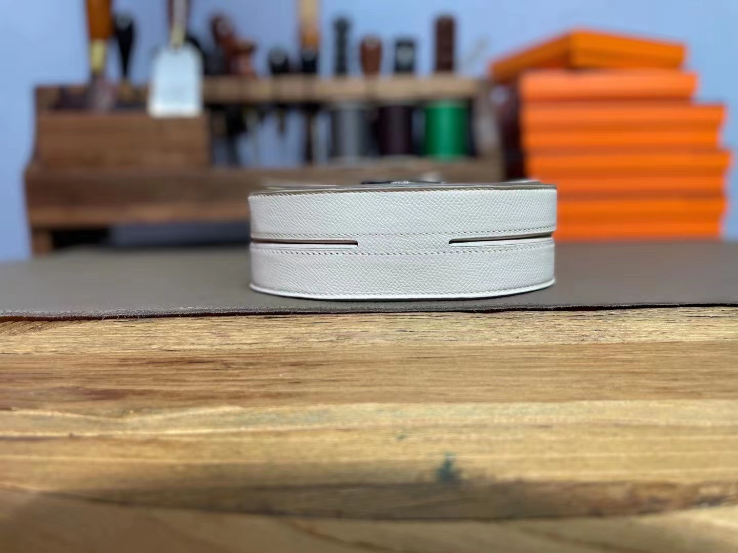 Hermès（爱马仕）马赛克 奶昔白 Epsom 掌纹皮 银扣 17cm