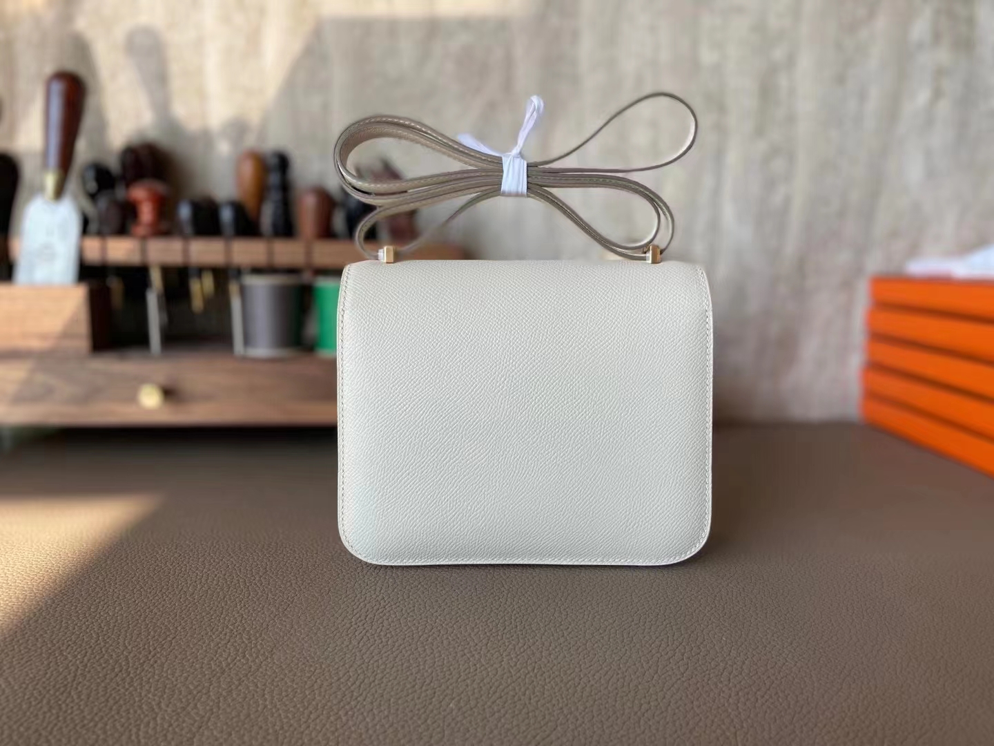 Hermès（爱马仕）Constance 小康 奶昔白 EP掌纹皮 金扣 19cm