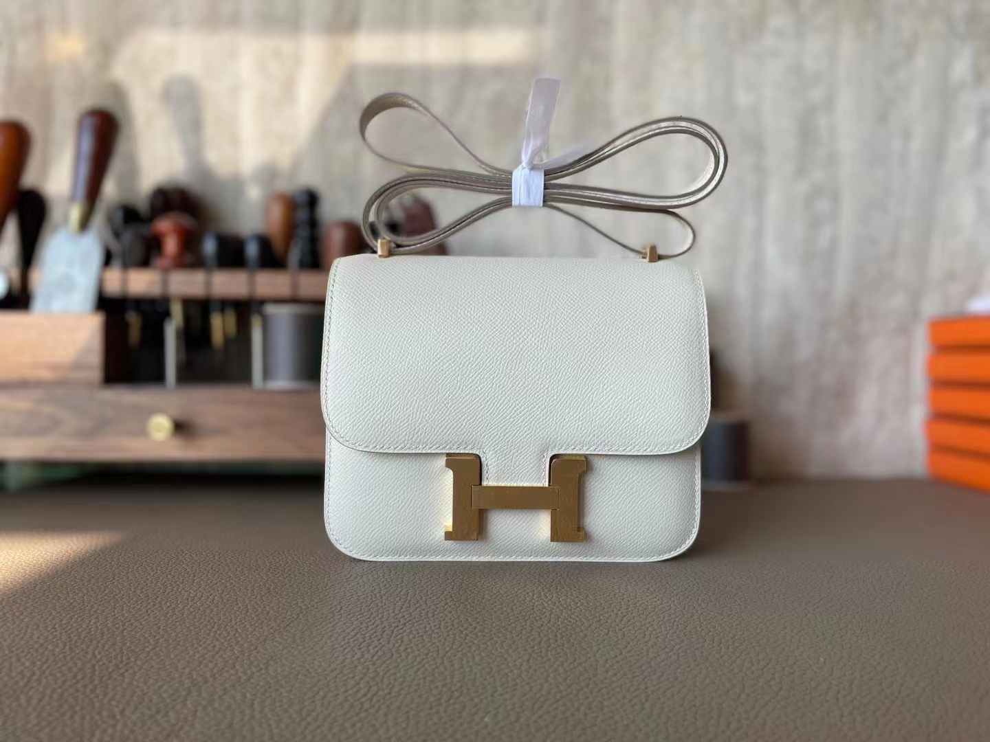 Hermès（爱马仕）Constance 小康 奶昔白 EP掌纹皮 金扣 19cm