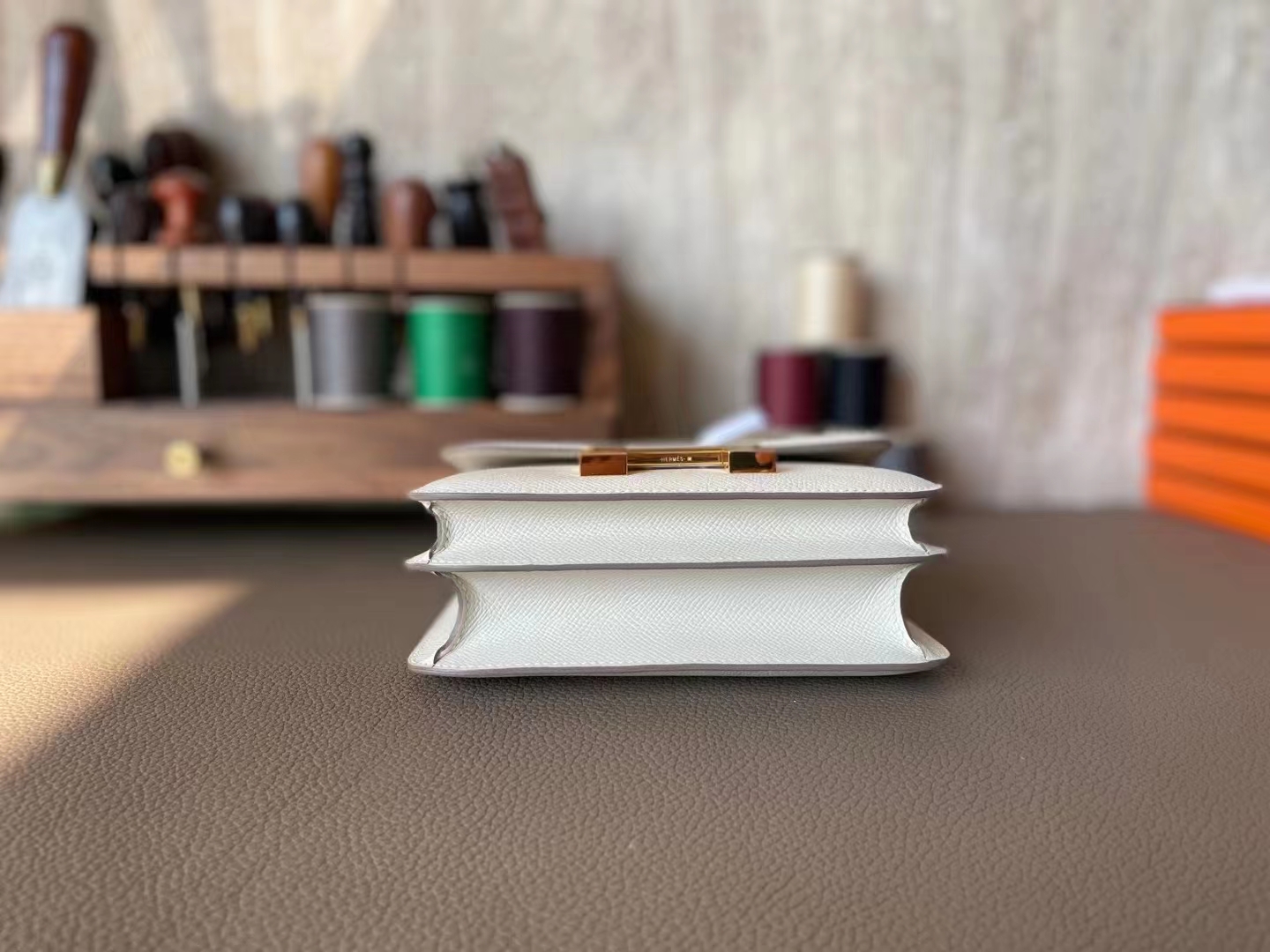 Hermès（爱马仕）Constance 小康 奶昔白 EP掌纹皮 金扣 19cm