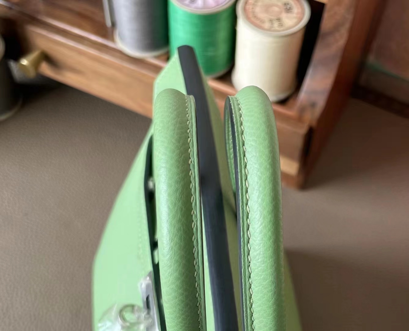 Hermès（爱马仕）Birkin 铂金包 牛油果绿 EP掌纹皮 外缝 银扣 25cm