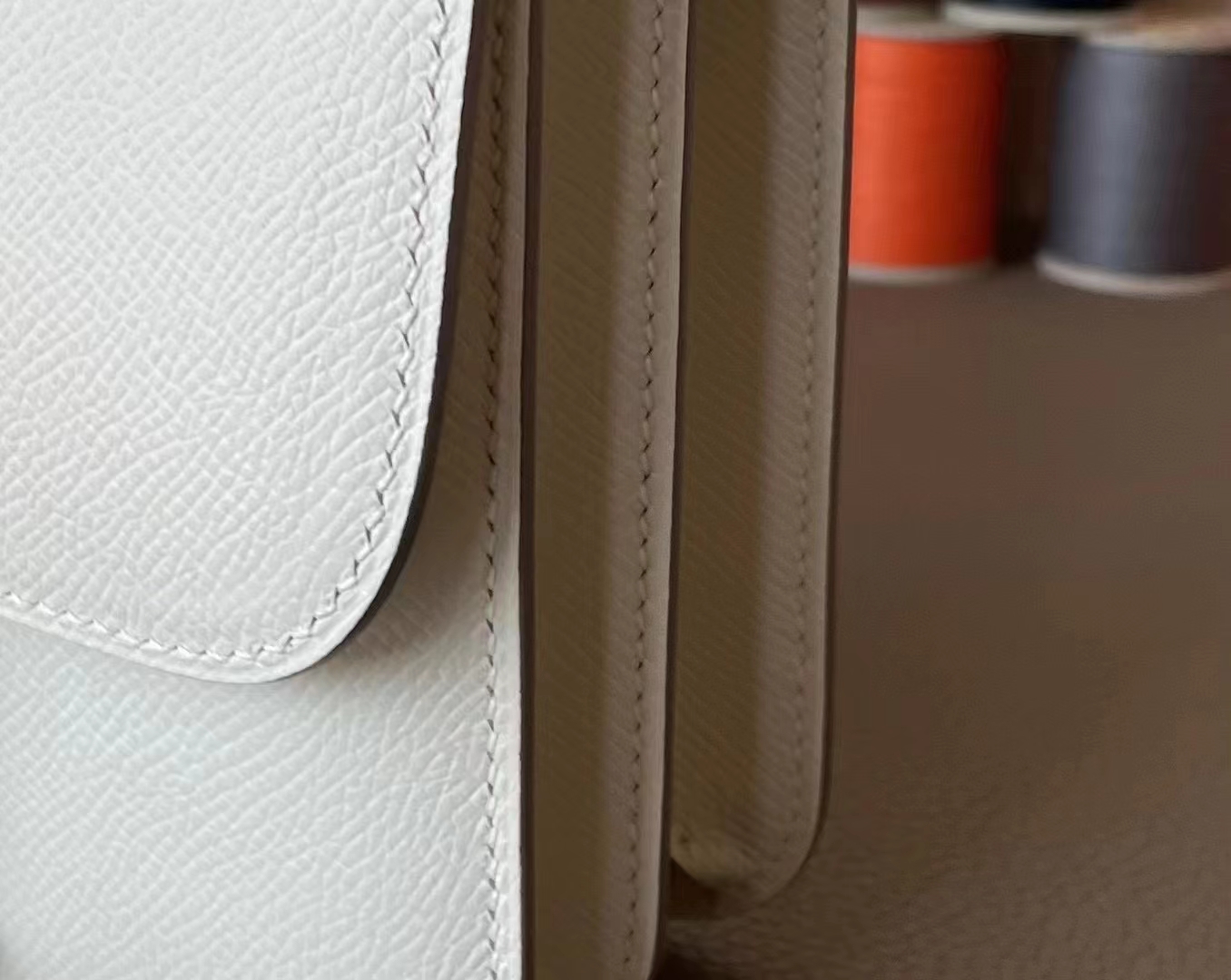 Hermès（爱马仕）Constance 小康 奶昔白 EP掌纹皮 金扣 19cm