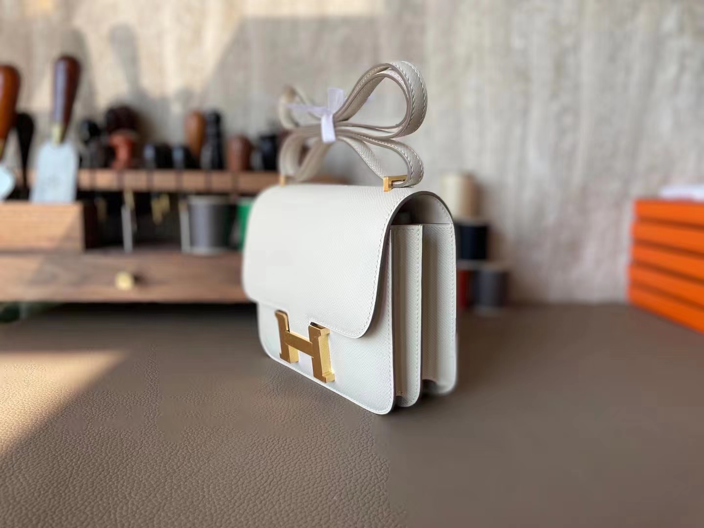 Hermès（爱马仕）Constance 小康 奶昔白 EP掌纹皮 金扣 19cm
