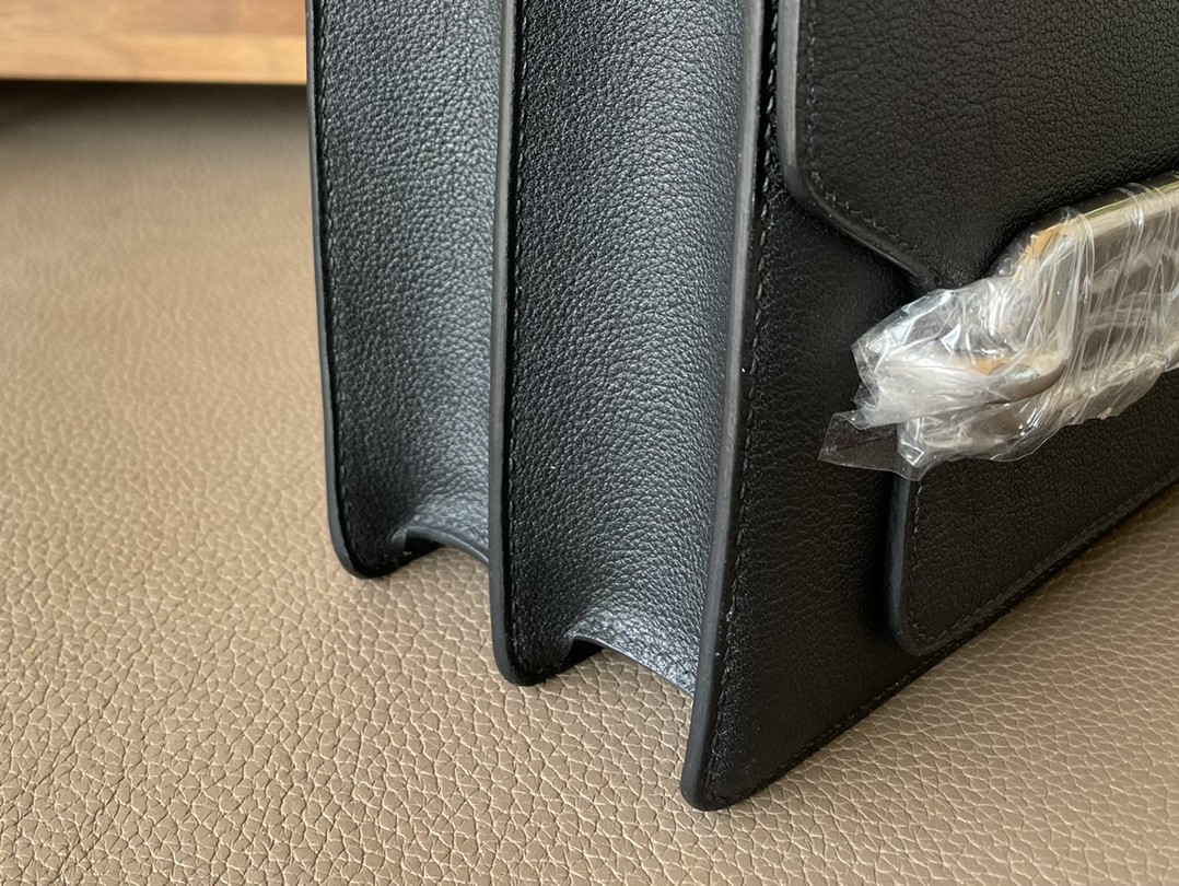 Hermès（爱马仕）Roulis 猪鼻子 黑色 EC皮 银扣 23cm