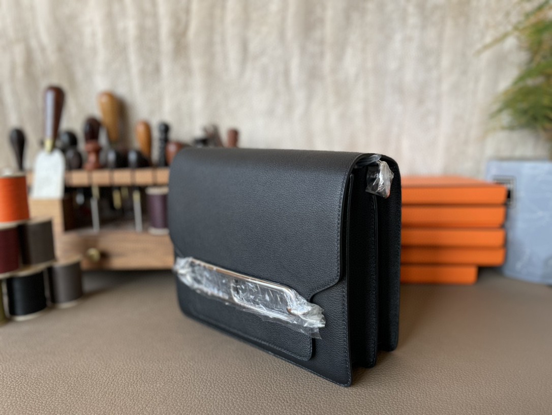 Hermès（爱马仕）Roulis 猪鼻子 黑色 EC皮 银扣 23cm