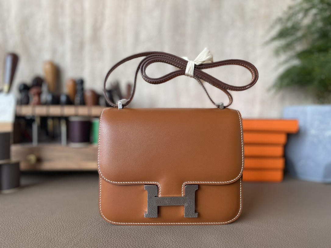 Hermès（爱马仕）Constance 小康 金棕色 BOX皮 银扣 19cm
