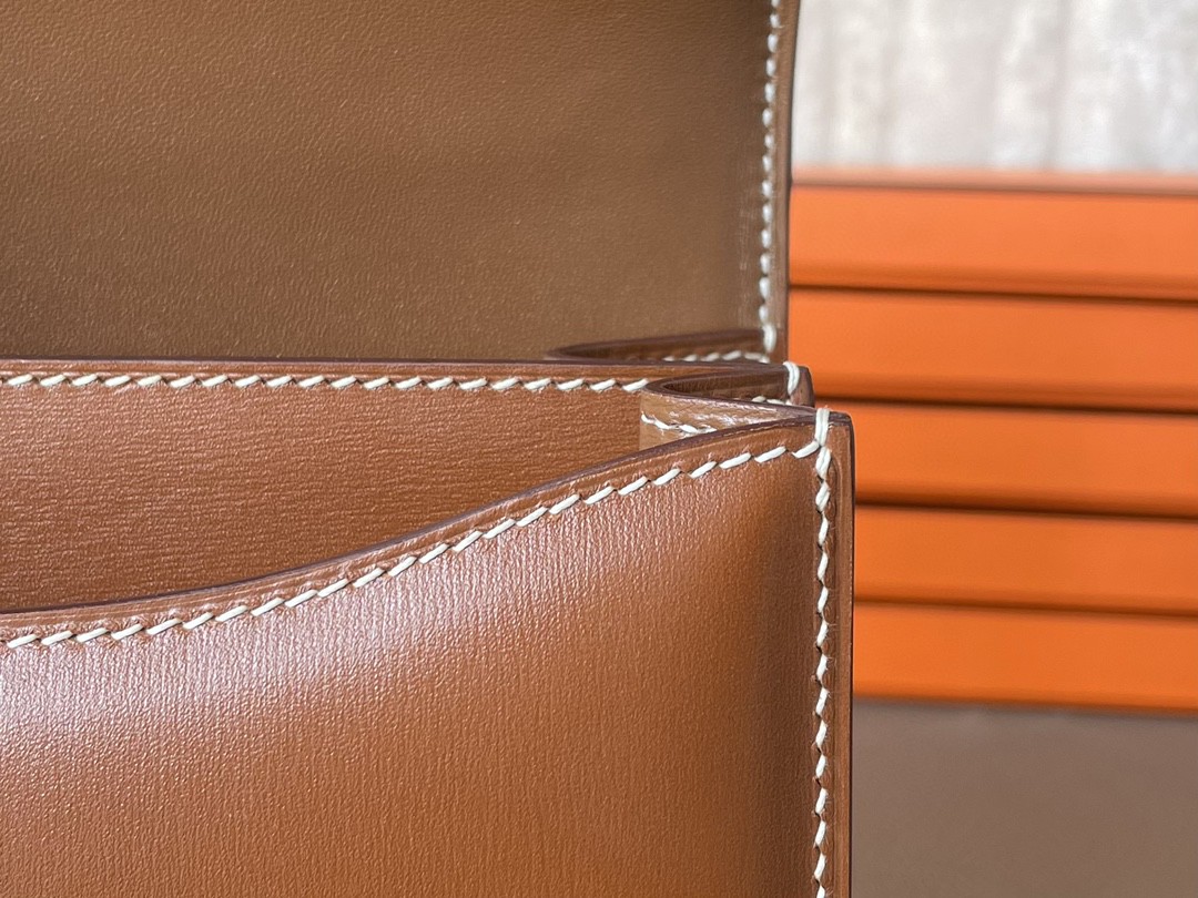 Hermès（爱马仕）Constance 小康 金棕色 BOX皮 银扣 19cm
