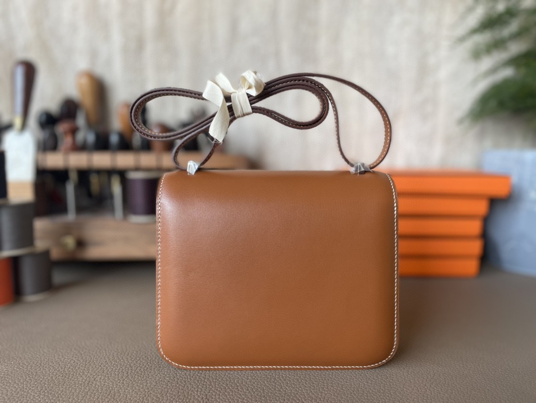 Hermès（爱马仕）Constance 小康 金棕色 BOX皮 银扣 19cm