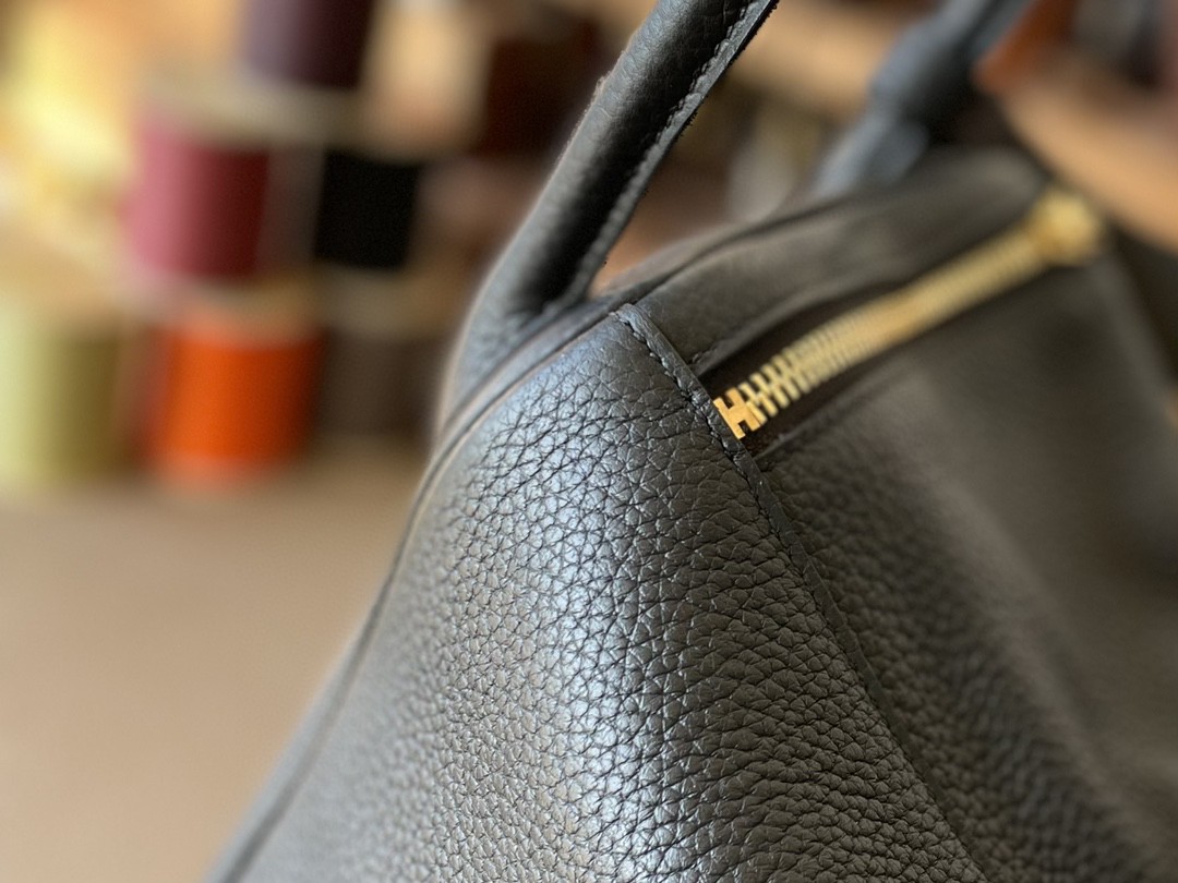 Hermès（爱马仕）Lindy 琳迪包 黑色 TC大牛皮 金扣 30cm