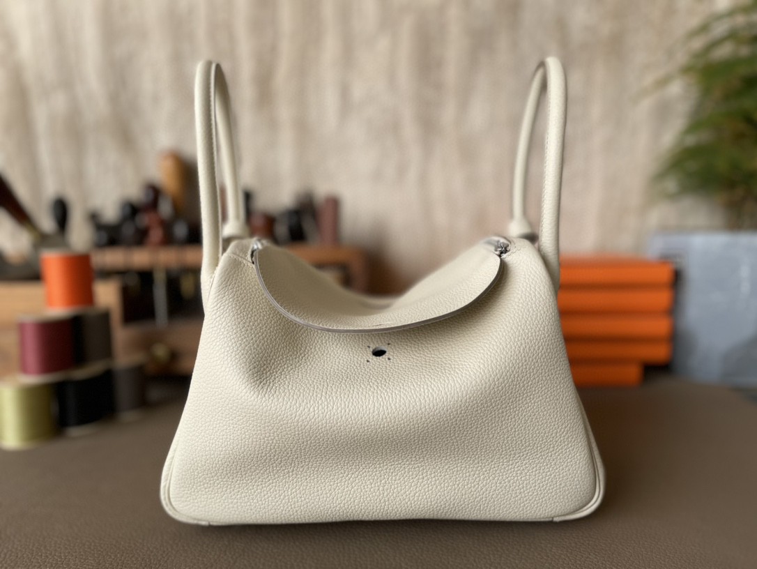 Hermès（爱马仕）Lindy 琳迪包 奶昔白 TOGO 顶级小牛皮 银扣 26cm