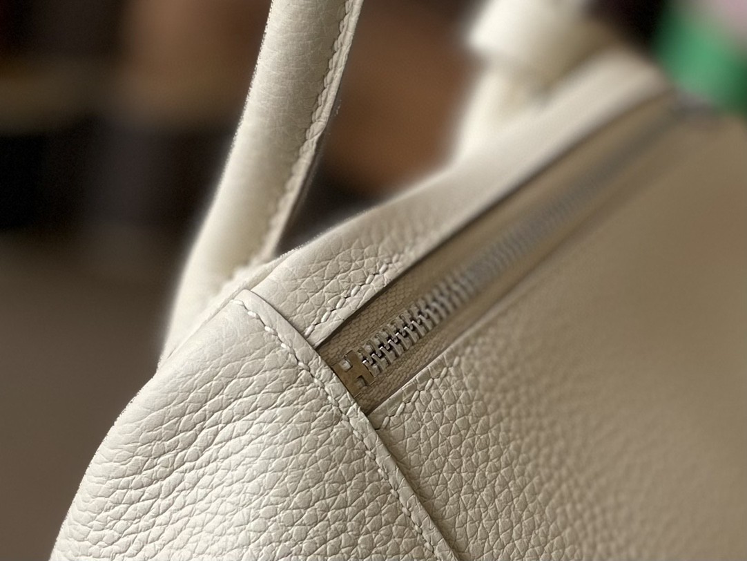 Hermès（爱马仕）Lindy 琳迪包 奶昔白 TOGO 顶级小牛皮 银扣 26cm