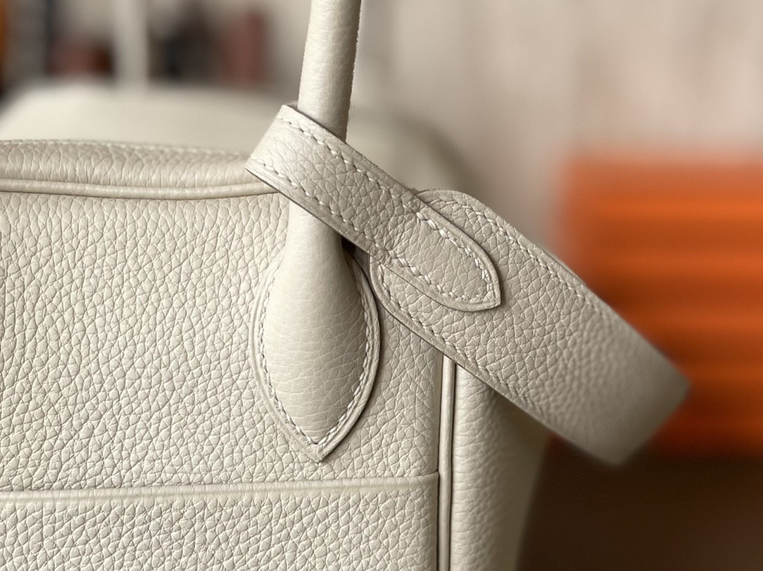 Hermès（爱马仕）Lindy 琳迪包 奶昔白 TOGO 顶级小牛皮 银扣 26cm