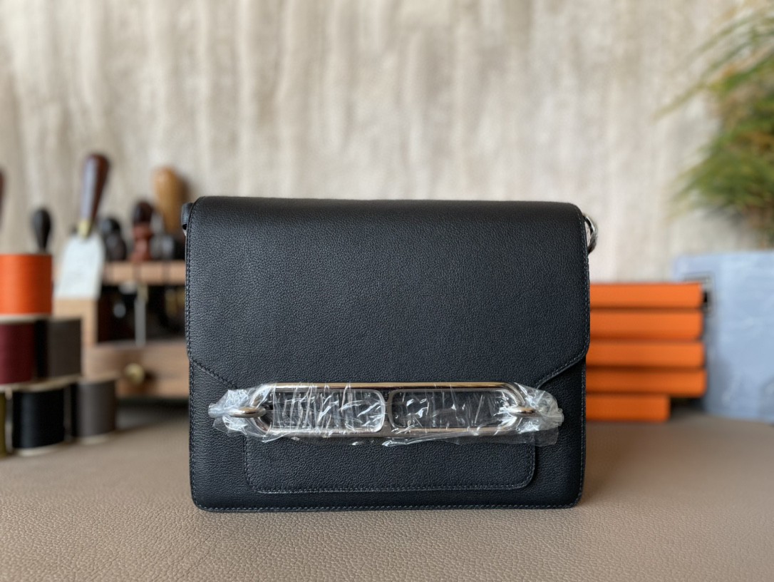 Hermès（爱马仕）Roulis 猪鼻子 黑色 EC皮 银扣 23cm