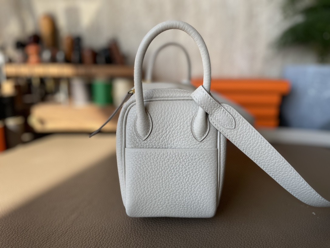 Hermès（爱马仕）Mini lindy 迷你琳迪包 珍珠灰 TC大牛皮 金扣 20cm