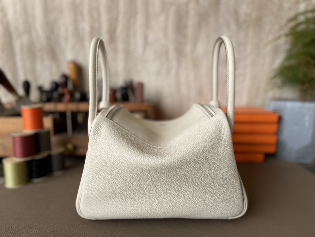 Hermès（爱马仕）Lindy 琳迪包 奶昔白 TOGO 顶级小牛皮 银扣 26cm