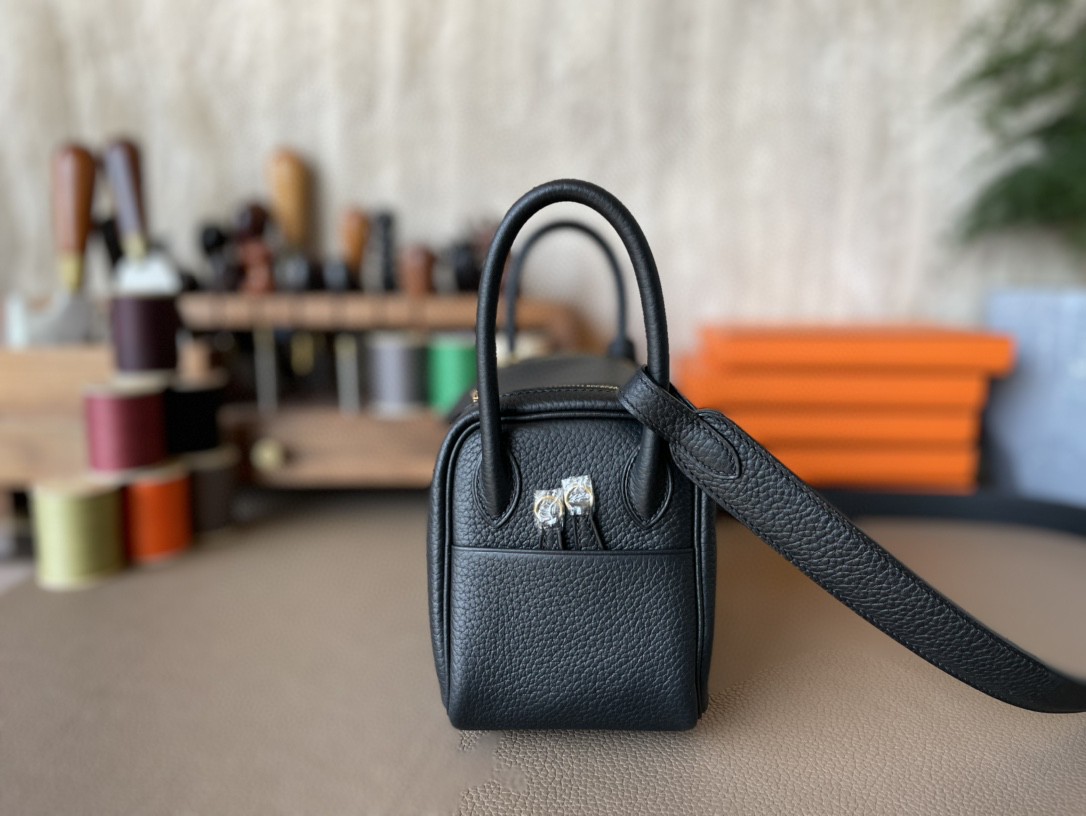 Hermès（爱马仕）Mini lindy 迷你琳迪包 黑色 TC大牛皮 金扣 20cm